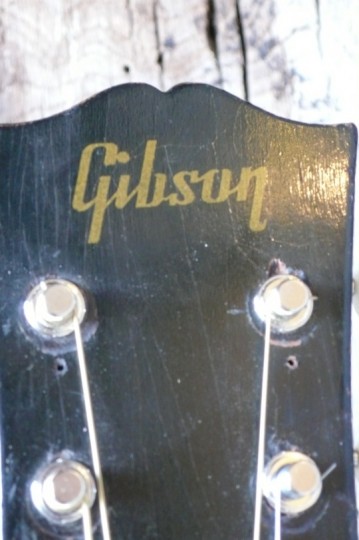 modern recht Gibson logo