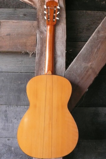 Massieve cypress klankkast