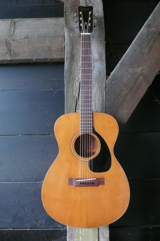 Yamaha FG-110 red label