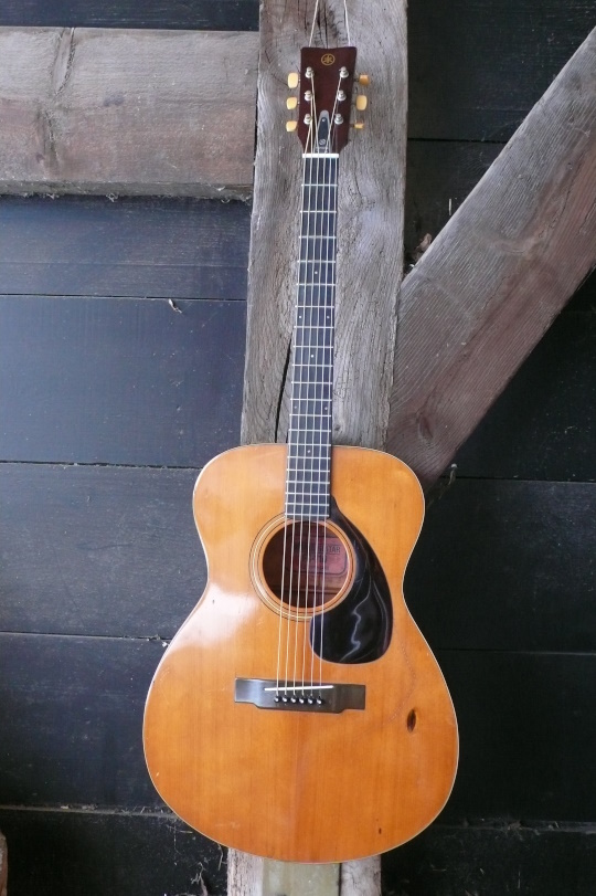 Yamaha FG-110 red label