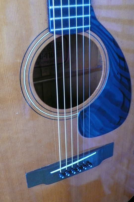 Palissander zadel met nieuwe ebben pinnen en nieuw beentje