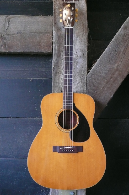 Yamaha FG-140 dreadnought 1971