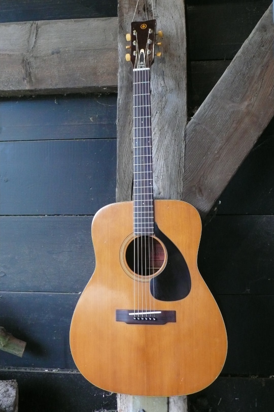 Yamaha FG-140 dreadnought 1971