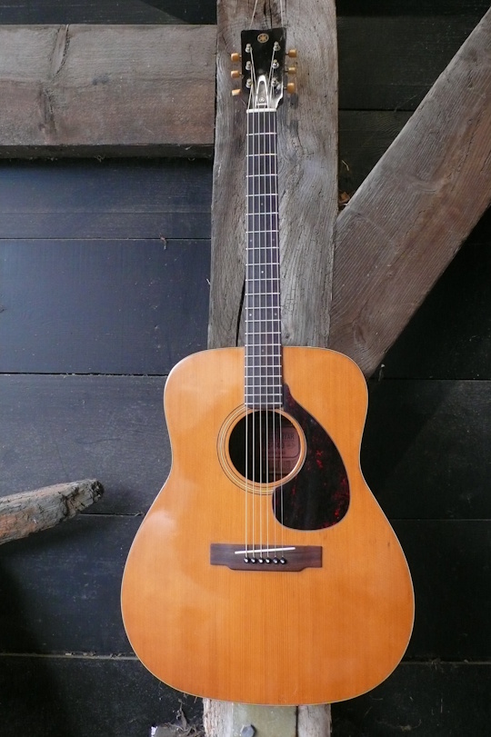 Yamaha FG-140 dreadnought 1971
