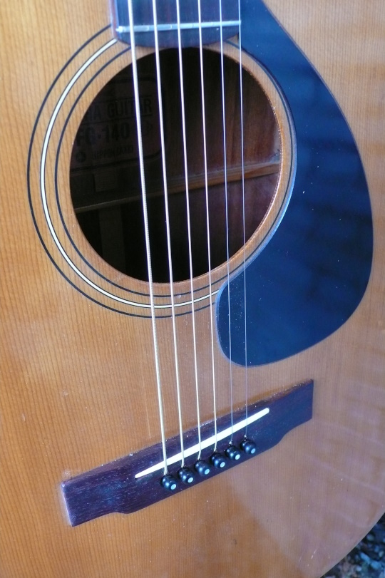 Palissander zadel met nieuwe ebben pinnen en nieuw beentje