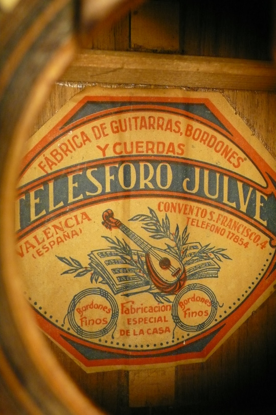 telesforo label, vijf cijferig telnr wijst op gitaar is van voor 1958
