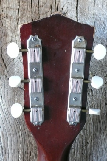 originele Kluson tuners met nieuwe ivoroid knoppen