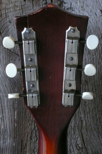 originele Kluson tuners met nieuwe ivoroid knoppen