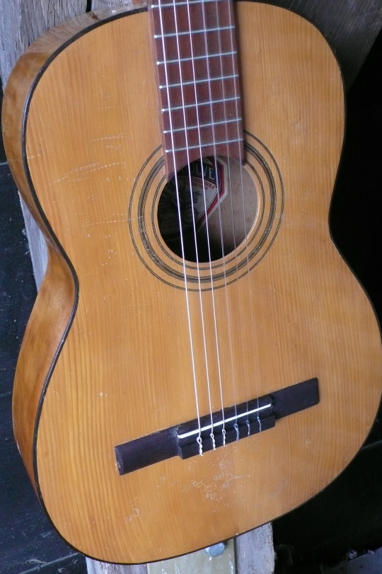 Massieve spruce top. Nieuw benen zadelbeen