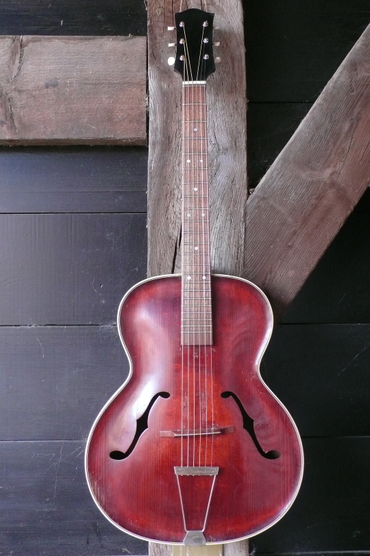 Duitse archtop Schönbach jaren '40/'50