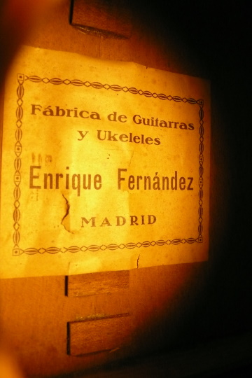 Label "Enrique Fernández Fabrica de guitarras y Ukeleles Madrid"
