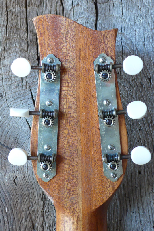 originele tuners met nieuwe ivoroid knopjes