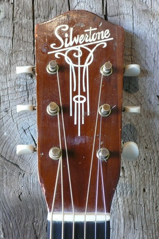 Kop met "windchime" Silvertone logo, nieuwe benen nut