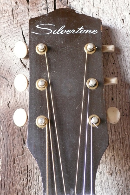 Decal Silvertone logo