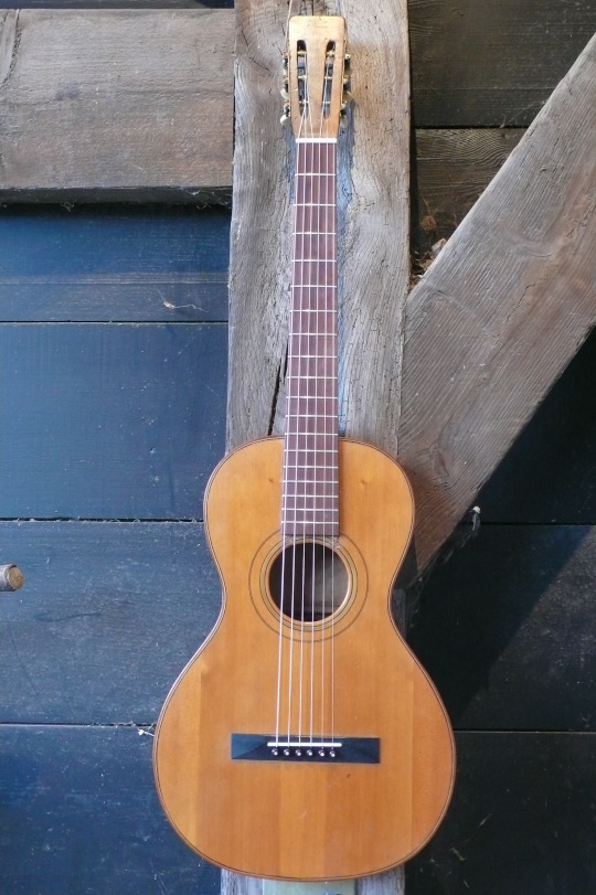 Levin parlor gitaar uit  1908 model 2