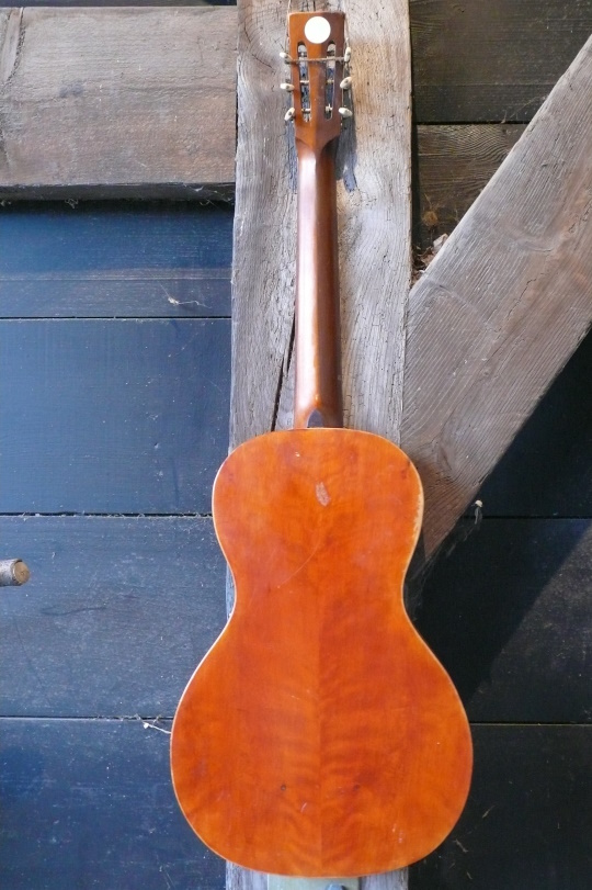 Bruin/rood gebeiste licht gevlamde Berken/Esdoorn klankkast