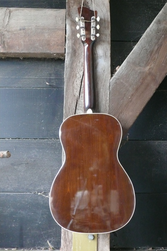 Berken klankkast donkerbruin gebeitst