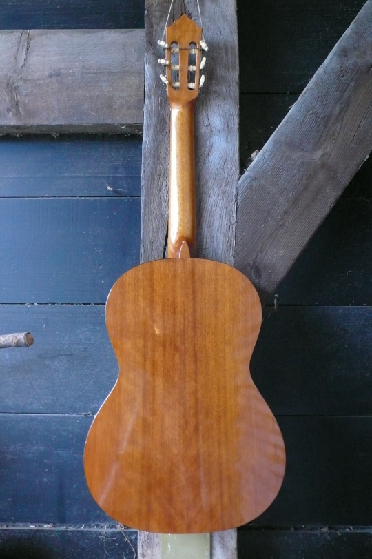 Mahonie gelamineerde klankkast 