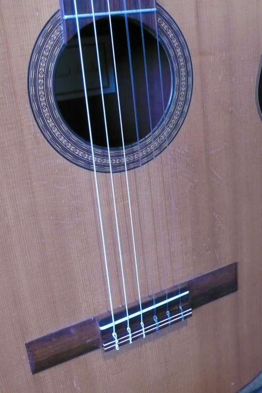 massieve spruce top, palissander zadel met nieuwe benen beentje