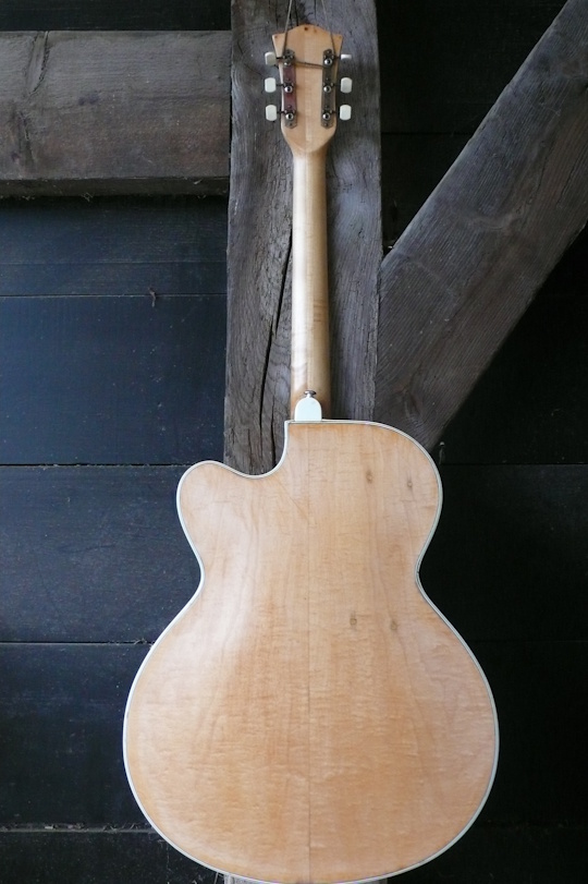 lichte "Flamed maple" gelamineerde klankkast