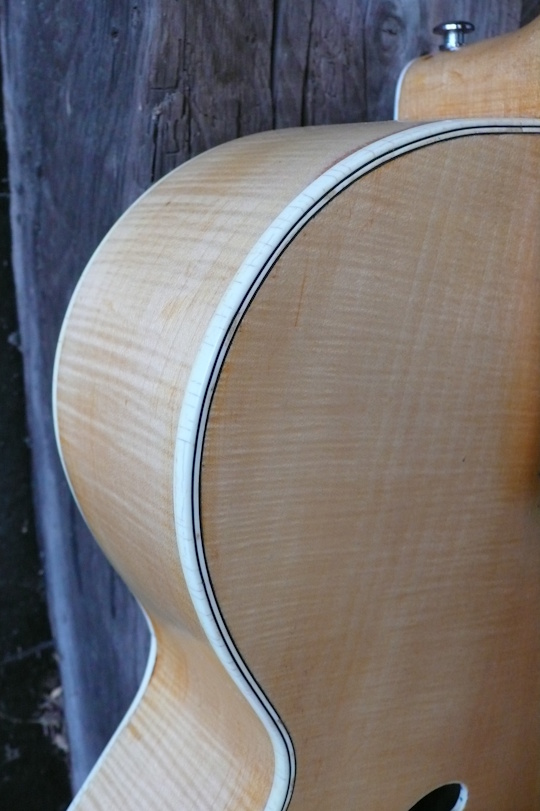 nieuwe nitrocellulose lak gehele gitaar