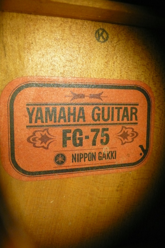 yamaha FG75 red label.