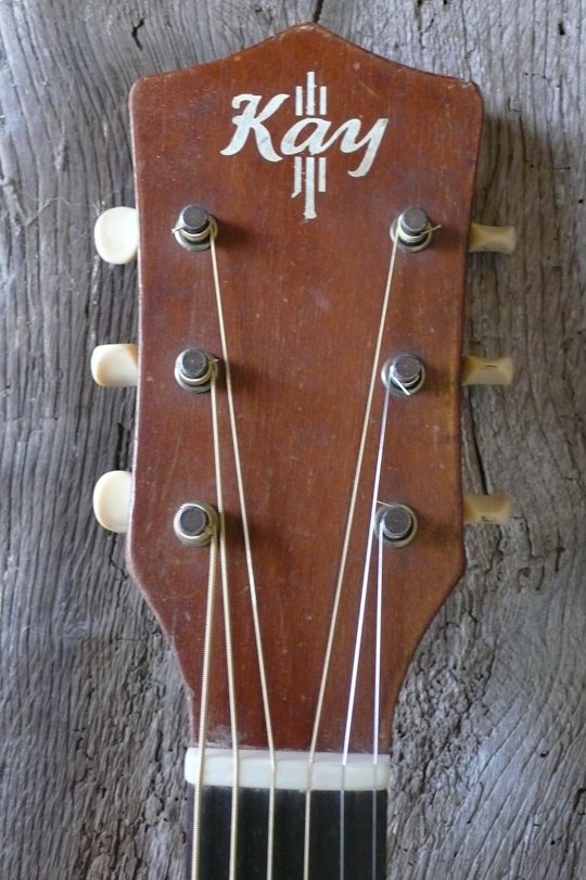 kop met jaren '40 Kay logo