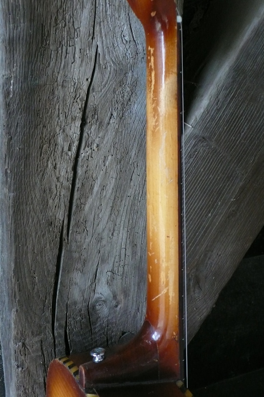 Vrij smalle c-profiel nek ( nut 41mm)