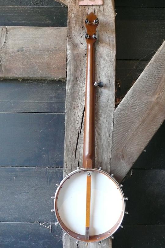 open back, 16 'hooks', metaal/houten 'pot'