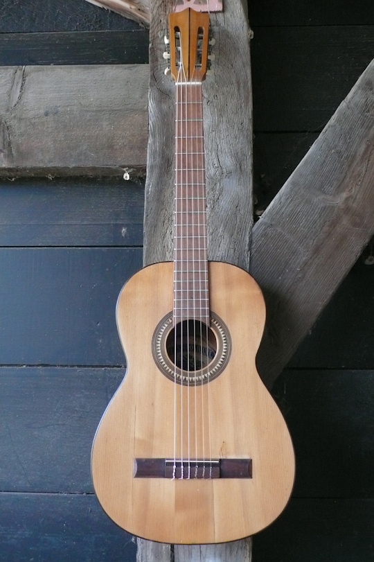 Telsforo klassieke gitaar jaren '60, spruce top opnieuw gelakt