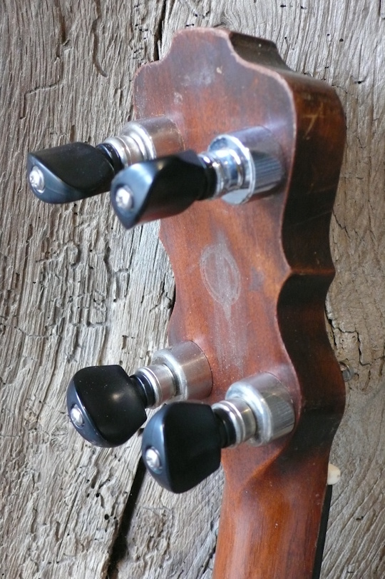 nieuwe tuners met zwart plastic knoppen 4:1 ratio