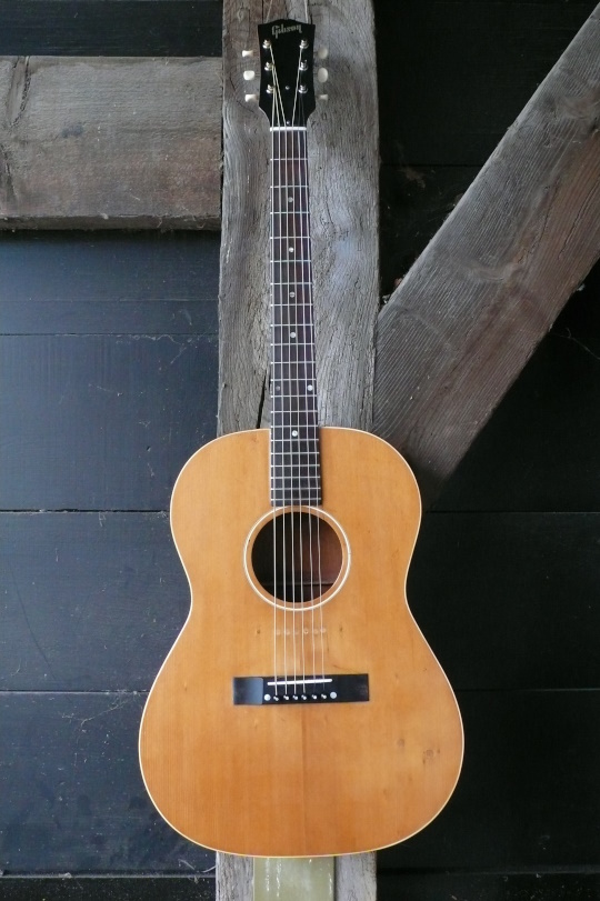 voorkant gibson LG1, spruce top, naturel gelakt