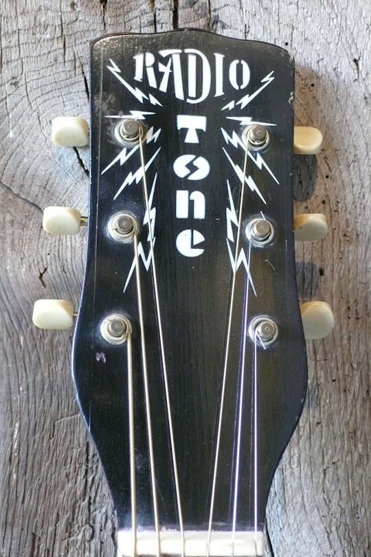 kop met silkscreened Radiotone logo