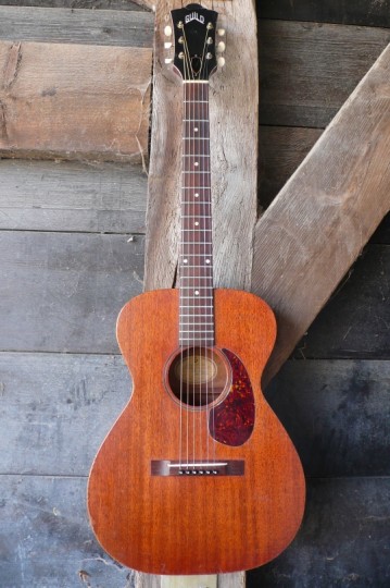 Schaken rit Tijdreeksen Guild, M20, mahogany, gitaar, guitar, 1965, 1969, Nick, Drake, koop, buy,  kauf, achat